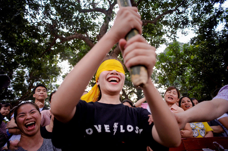 Thi nấu cơm, bắt lợn vui nhộn giữa thủ đô